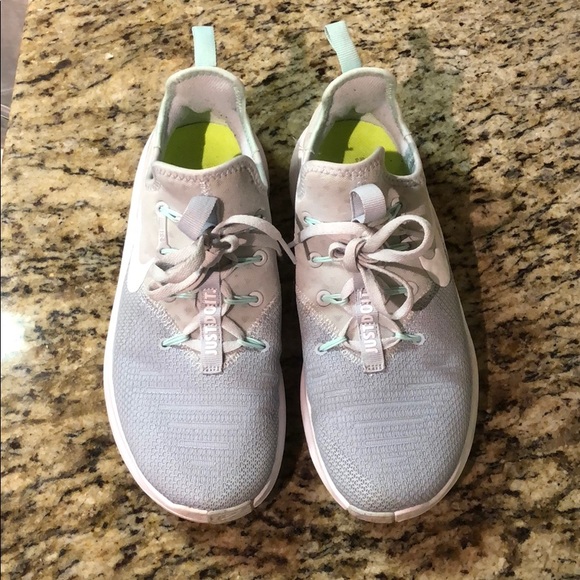 Nike free TR  size 8 - Picture 2 of 3